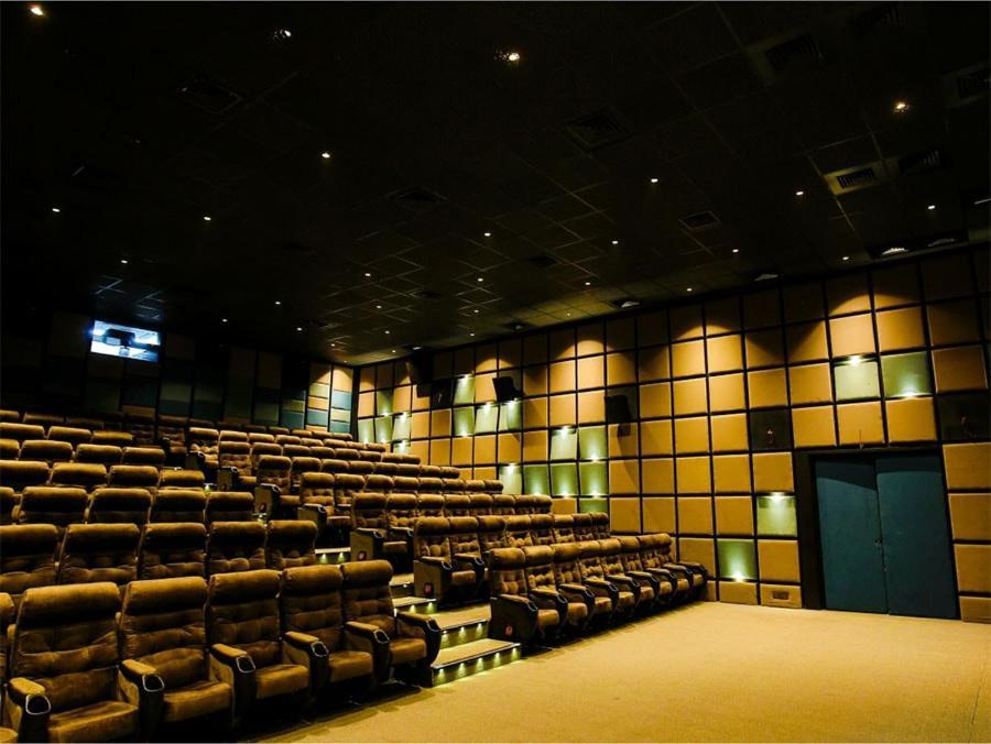 Weekend Address By Honest Homes Surat Exterior foto