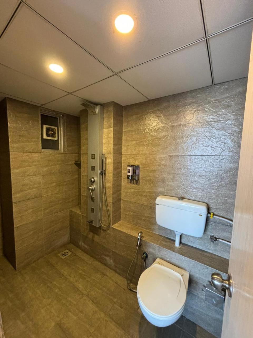 Weekend Address By Honest Homes Surat Exterior foto
